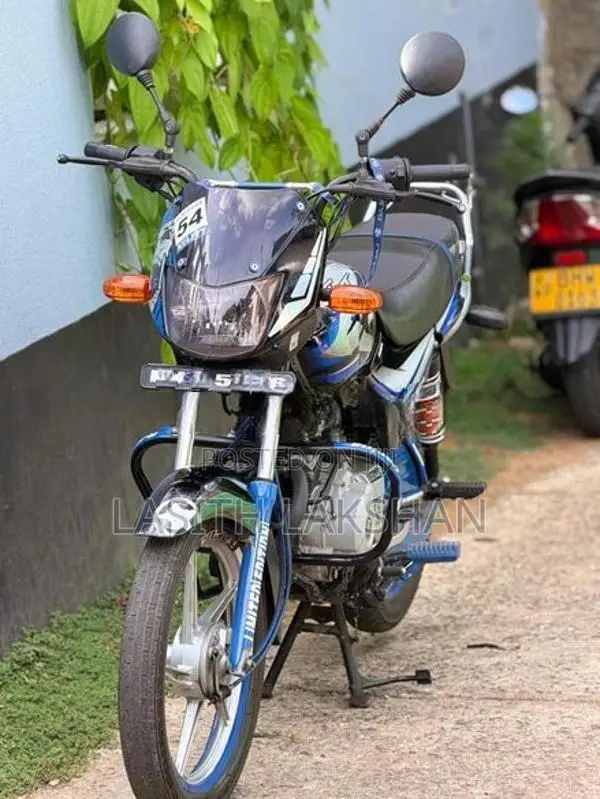 Bajaj CT100 2025