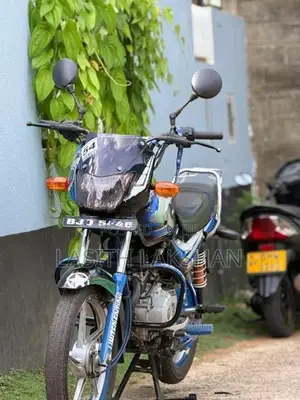 Bajaj CT100 2025