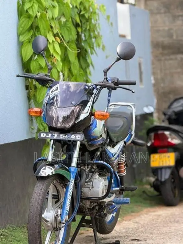 Bajaj CT100 2025