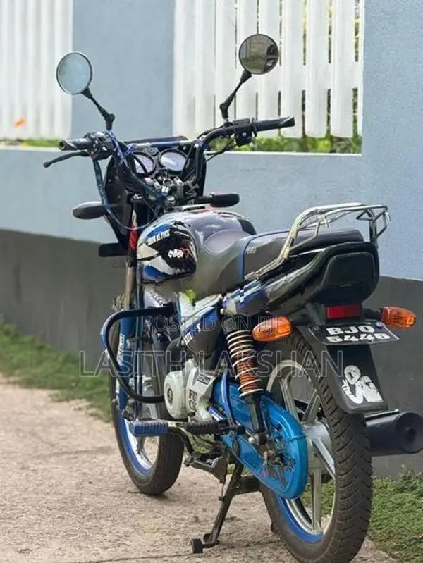 Bajaj CT100 2025