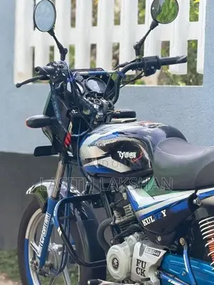 Bajaj CT100 2025