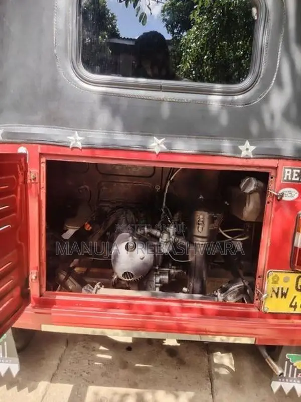 Bajaj RE 2000