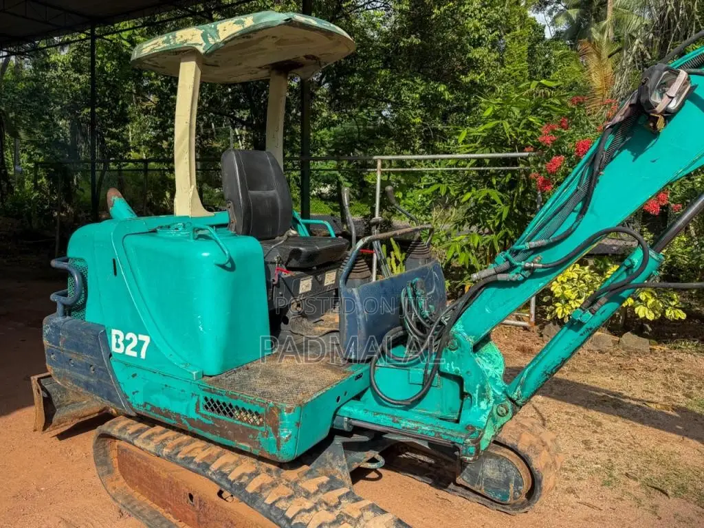 Yanmar B27 2010 Heavy-Duty (Used)
