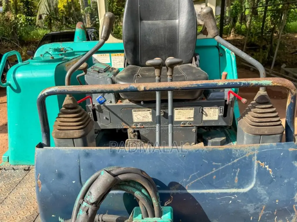 Yanmar B27 2010 Heavy-Duty (Used)