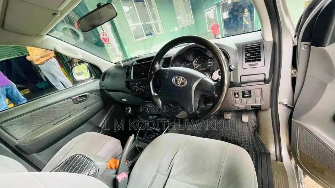 Toyota Hilux Champ 2015 Pickup (Used)