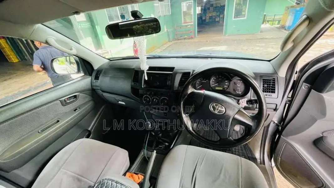 Toyota Hilux Champ 2015 Pickup (Used)