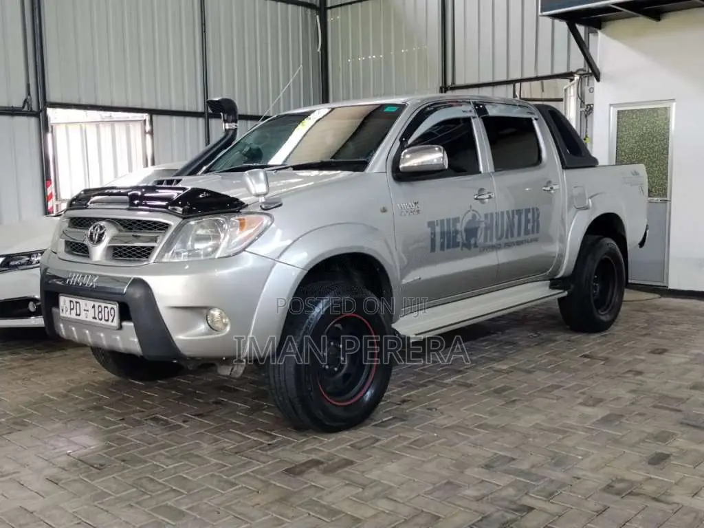 Toyota Hilux Invincible 2012 Pickup (Used)
