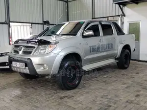 Toyota Hilux Invincible 2012 Pickup (Used)