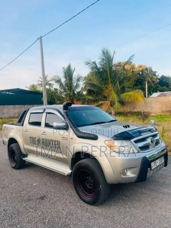 Toyota Hilux Invincible 2012 Pickup (Used)