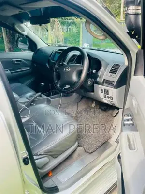Toyota Hilux Invincible 2012 Pickup (Used)