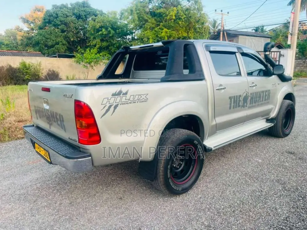 Toyota Hilux Invincible 2012 Pickup (Used)
