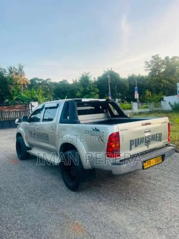 Toyota Hilux Invincible 2012 Pickup (Used)