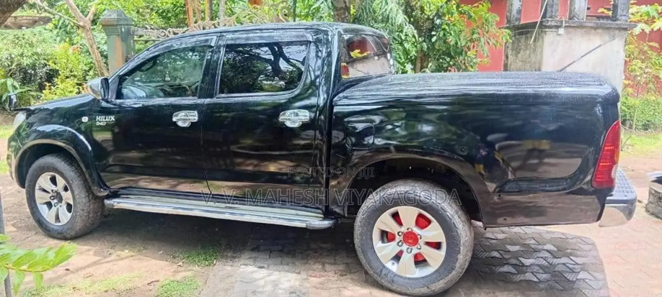 Toyota HILUX 2011 Pickup (Used)