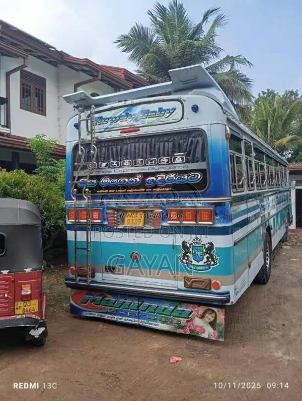 Ashok-Leyland Vekine 2011 Bus (Used)