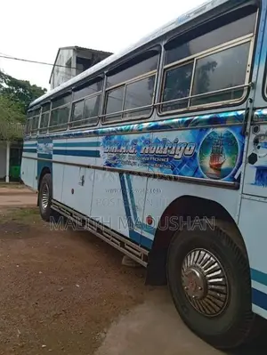 Ashok-Leyland Viking 2004 Bus (Used)