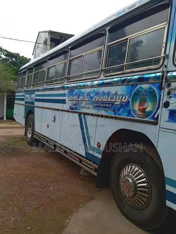 Ashok-Leyland Viking 2004 Bus (Used)