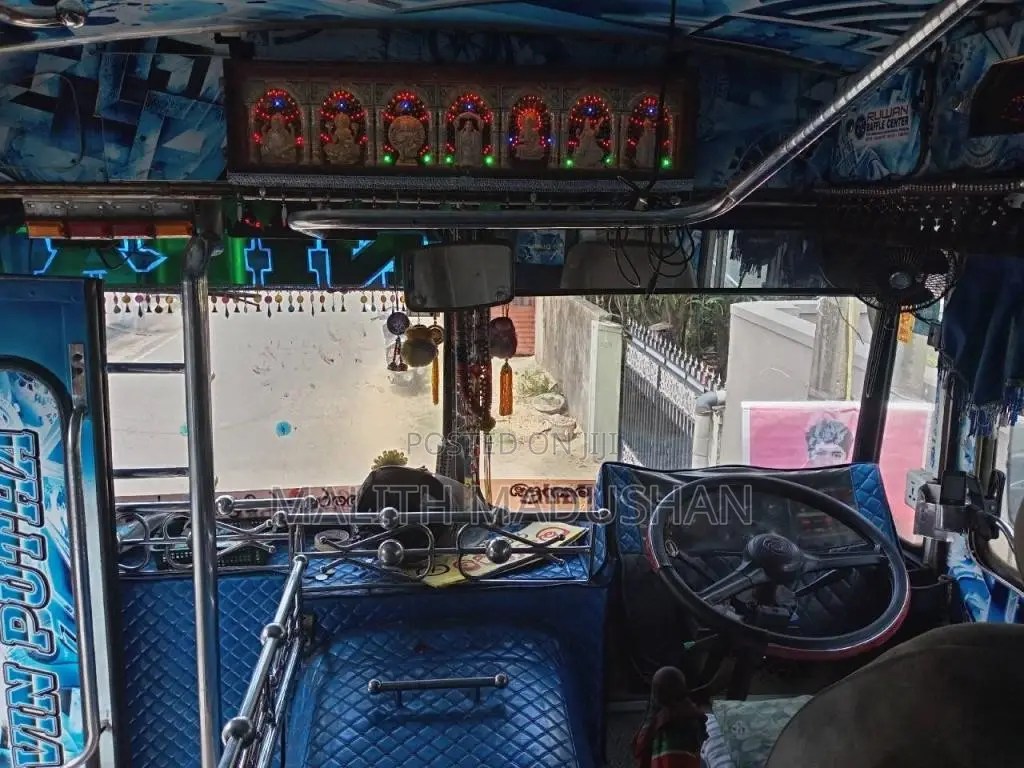 Ashok-Leyland Viking 2004 Bus (Used)
