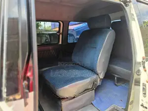 Toyota Noah Kr42 1999 Van (Used)
