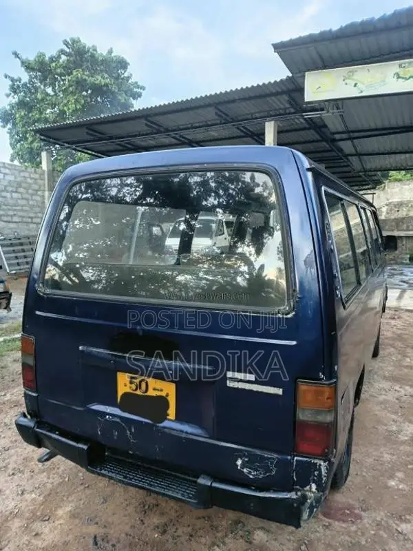 Nissan Caravan 1988 Van (Used)