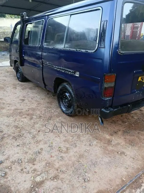 Nissan Caravan 1988 Van (Used)