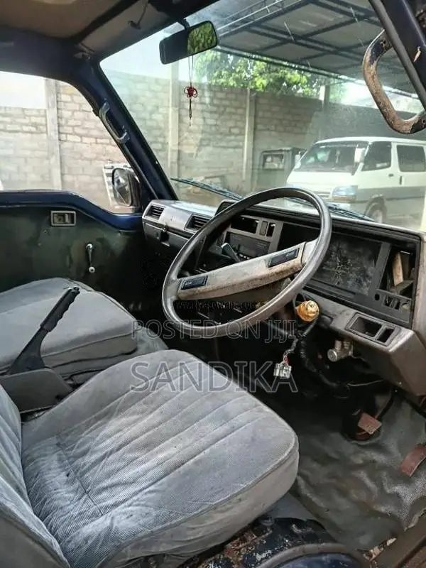 Nissan Caravan 1988 Van (Used)