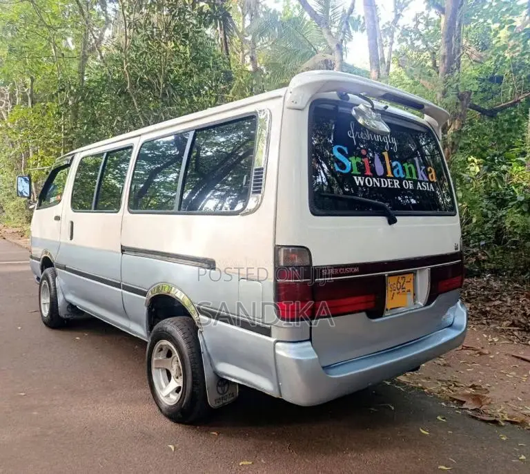 Toyota Dolphin 1991 Van (Used)