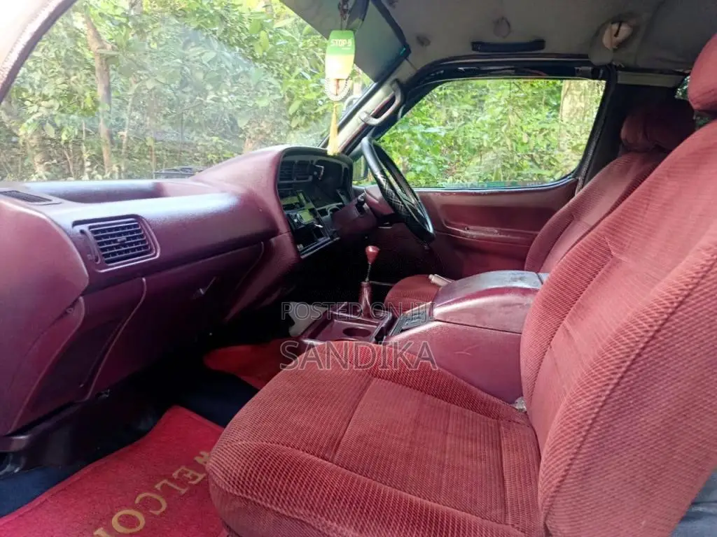 Toyota Dolphin 1991 Van (Used)