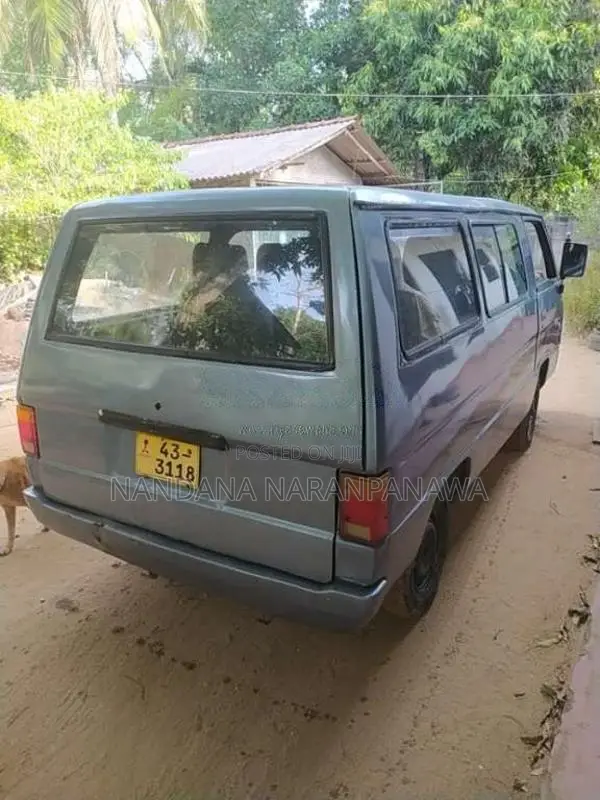 Mitsubishi L300 1982 Van (Used)