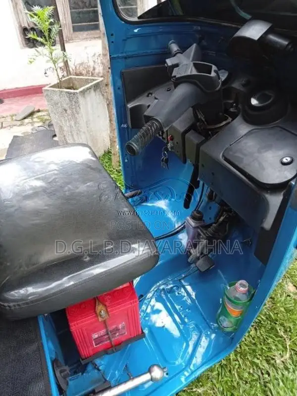 Bajaj RE 205 2011 Three Wheel (Used)