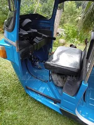 Bajaj RE 205 2011 Three Wheel (Used)