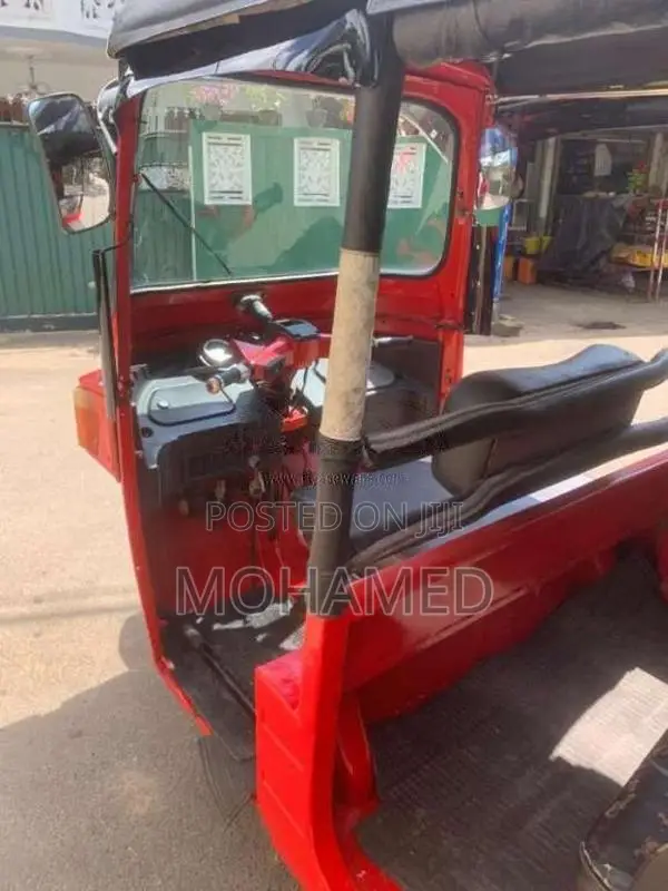 Bajaj 4 Stroke 2010 Three Wheel (Used)