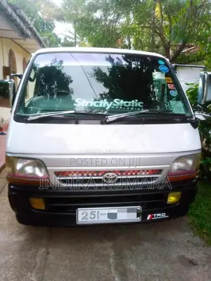 Toyota Dolphin 1998 Van (Used)