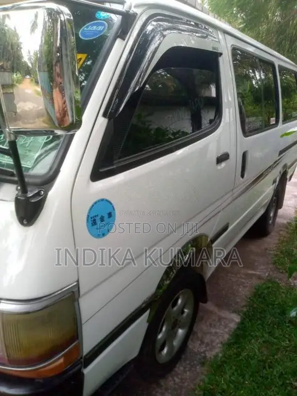 Toyota Dolphin 1998 Van (Used)