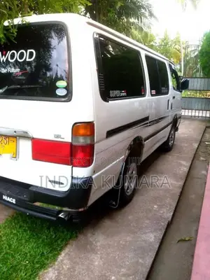 Toyota Dolphin 1998 Van (Used)
