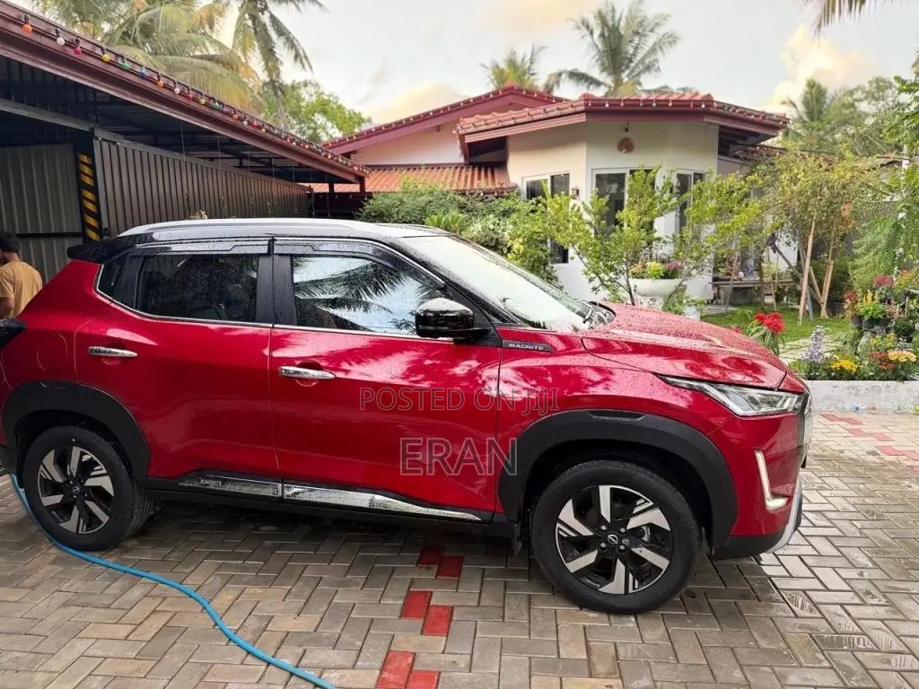 Nissan Magnite CVT TURBO 2025 SUV (Used)