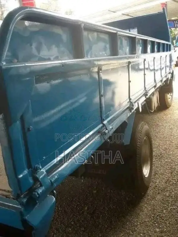 Isuzu Wide 1982 Lorry (Used)