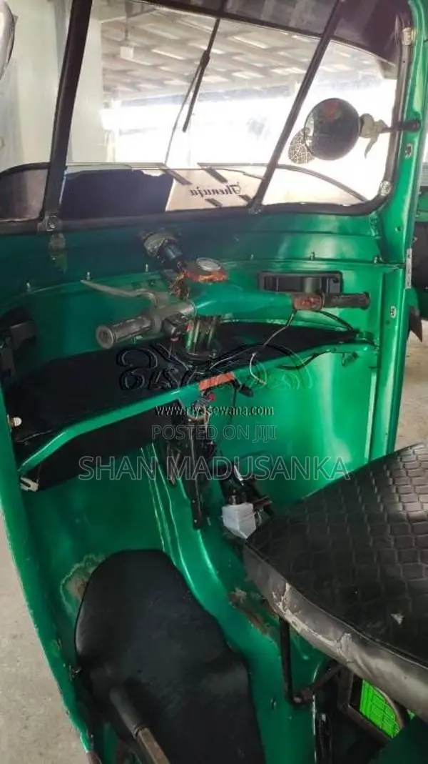 Bajaj 2 Stroke 2004 Three Wheel (Used)
