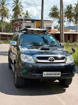 Toyota Hilux Smart Cab 2010 Pickup (Used)