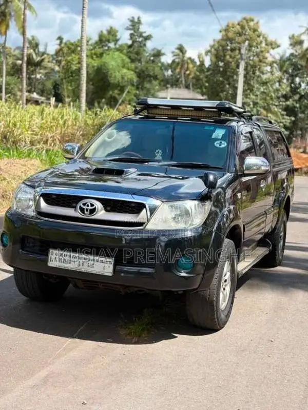 Toyota Hilux Smart Cab 2010 Pickup (Used)
