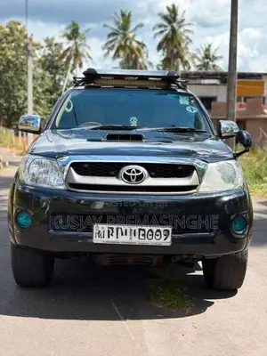 Toyota Hilux Smart Cab 2010 Pickup (Used)
