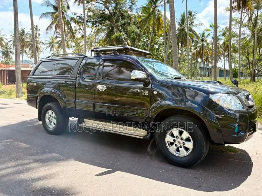 Toyota Hilux Smart Cab 2010 Pickup (Used)