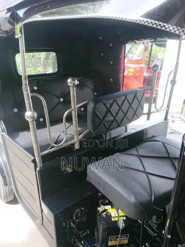 Bajaj 4 stroke 2011 Three Wheel (Used)