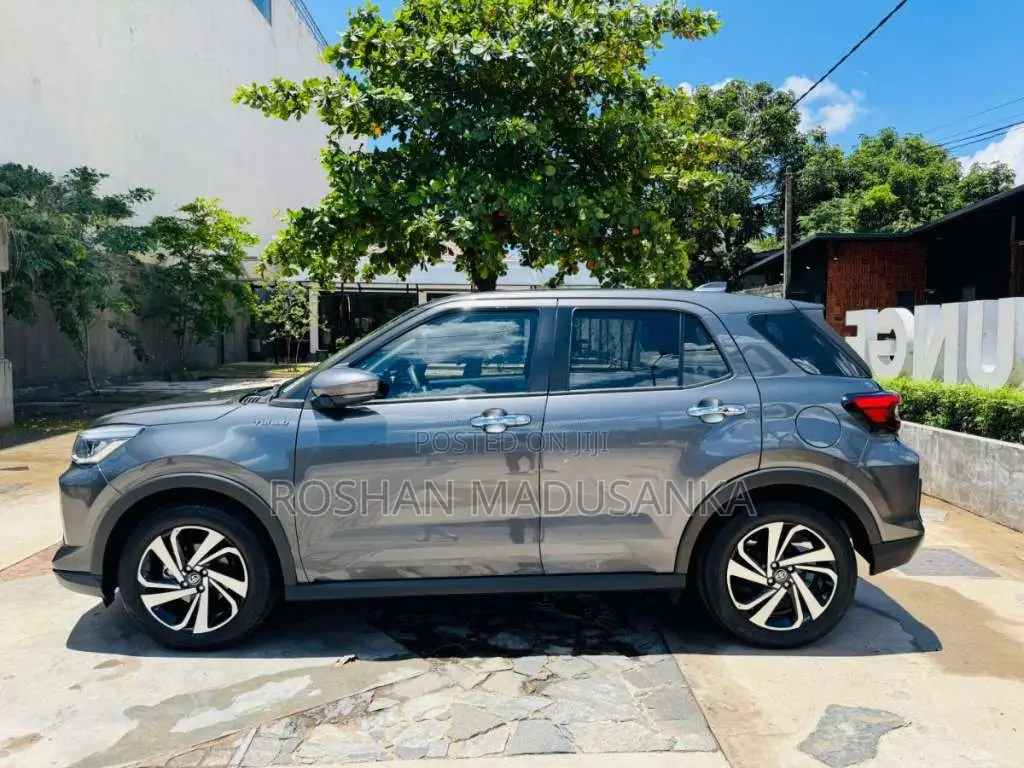 Toyota Raize 2025 SUV (Used)