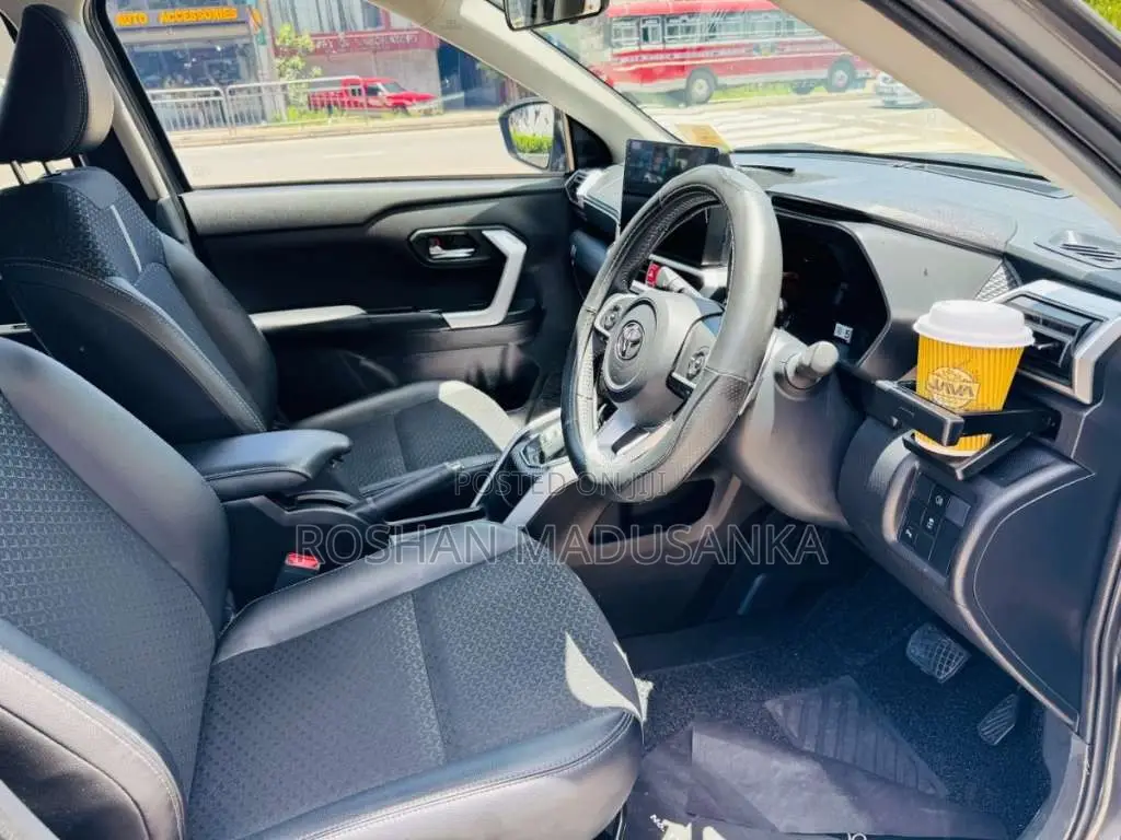 Toyota Raize 2025 SUV (Used)