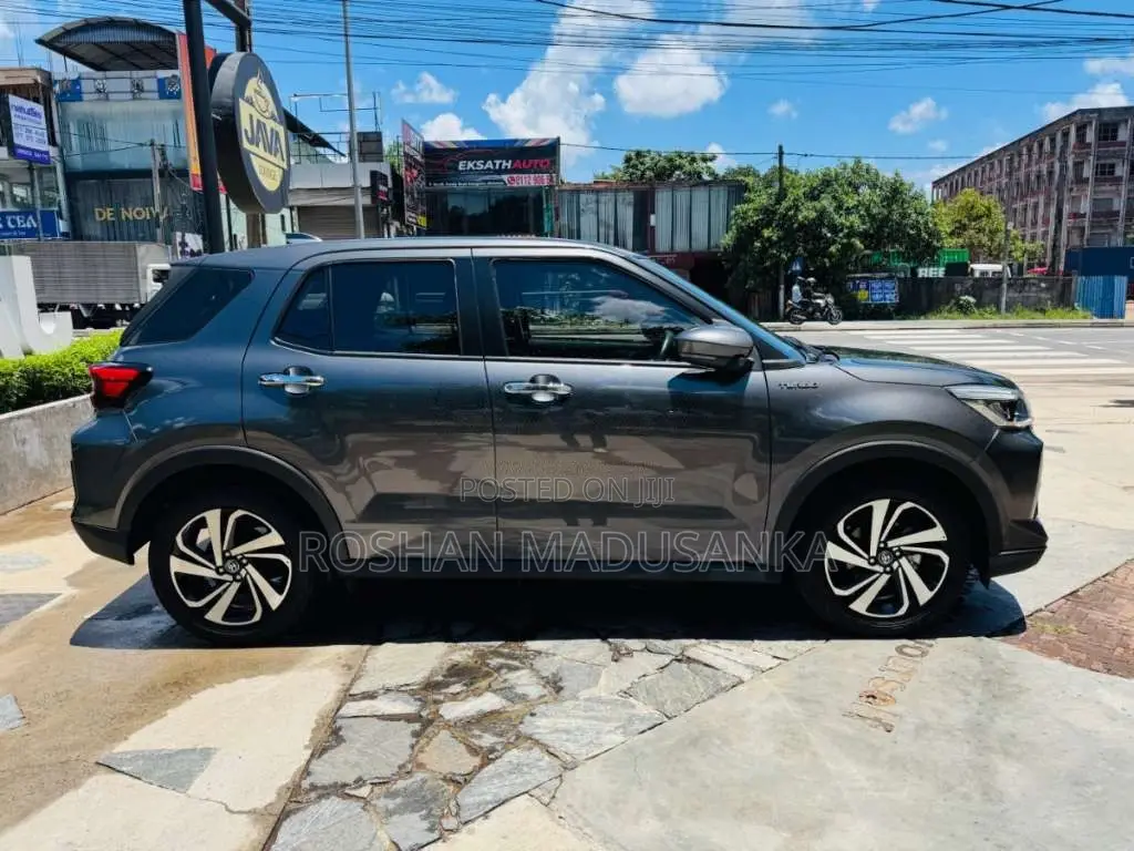 Toyota Raize 2025 SUV (Used)