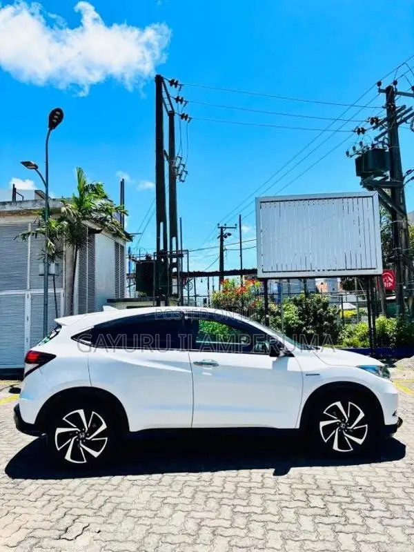 Honda Vezel RS 2017 SUV (Used)