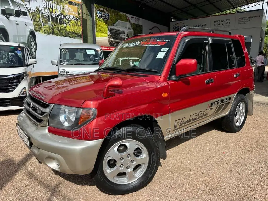 Mitsubishi Pajero Io 4WD 2000 SUV (Used)