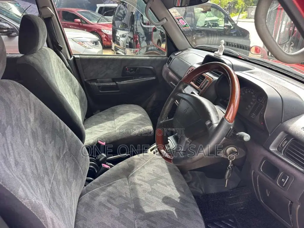 Mitsubishi Pajero Io 4WD 2000 SUV (Used)