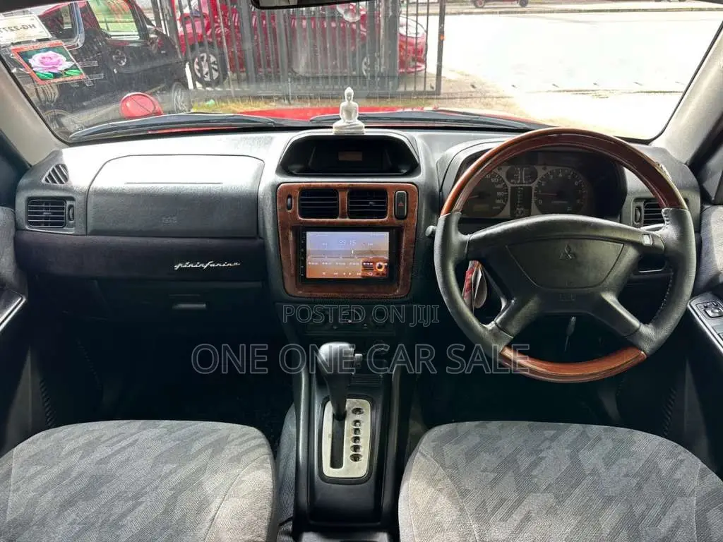 Mitsubishi Pajero Io 4WD 2000 SUV (Used)