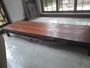 දොර තුන කැටයම් සහිත කොස් ලී අල්මාරිය